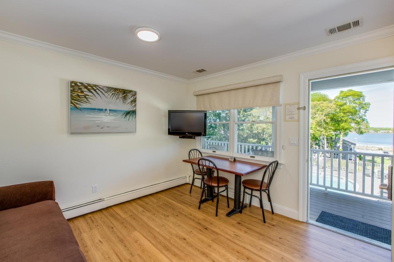 Colonial Shores Resort Hampton Bays Bagian luar foto
