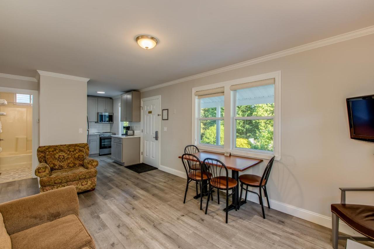 Colonial Shores Resort Hampton Bays Bagian luar foto