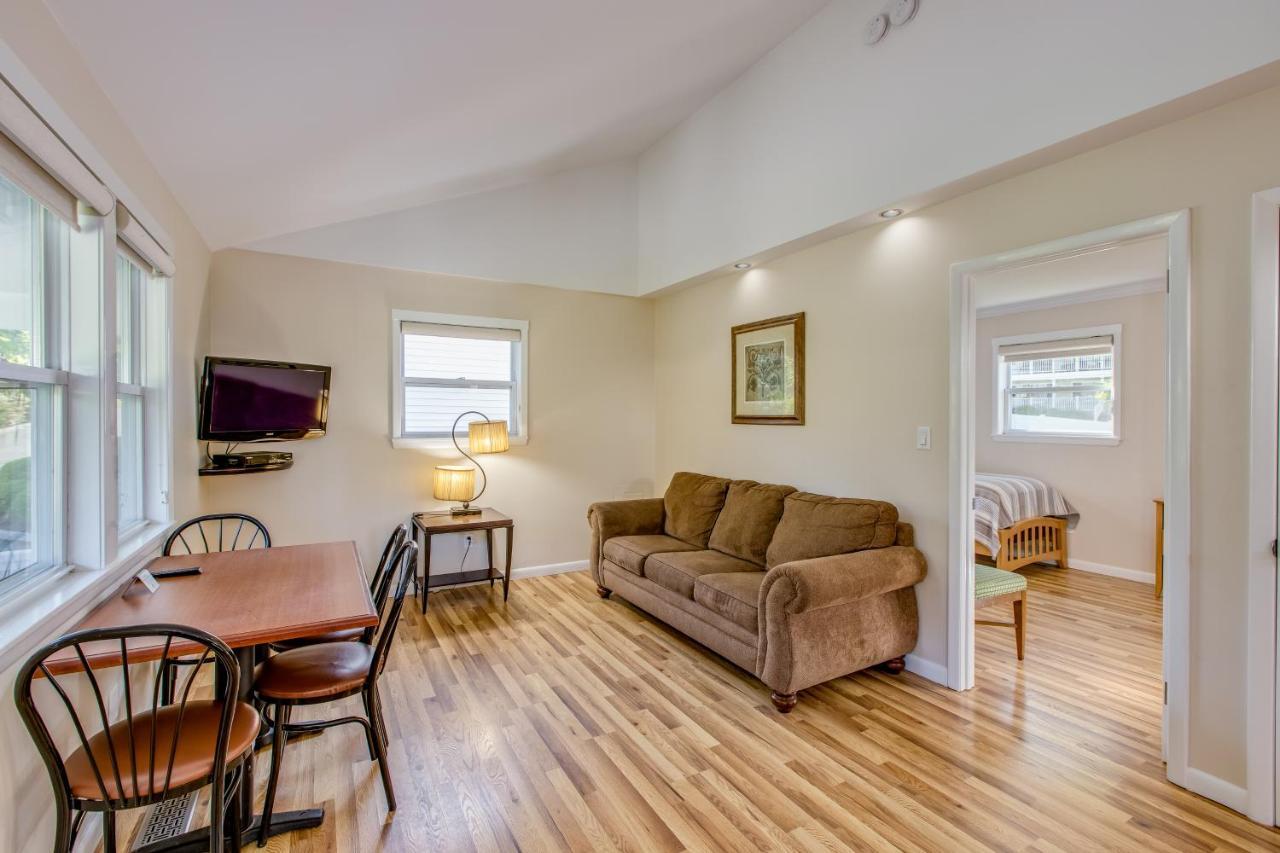 Colonial Shores Resort Hampton Bays Bagian luar foto
