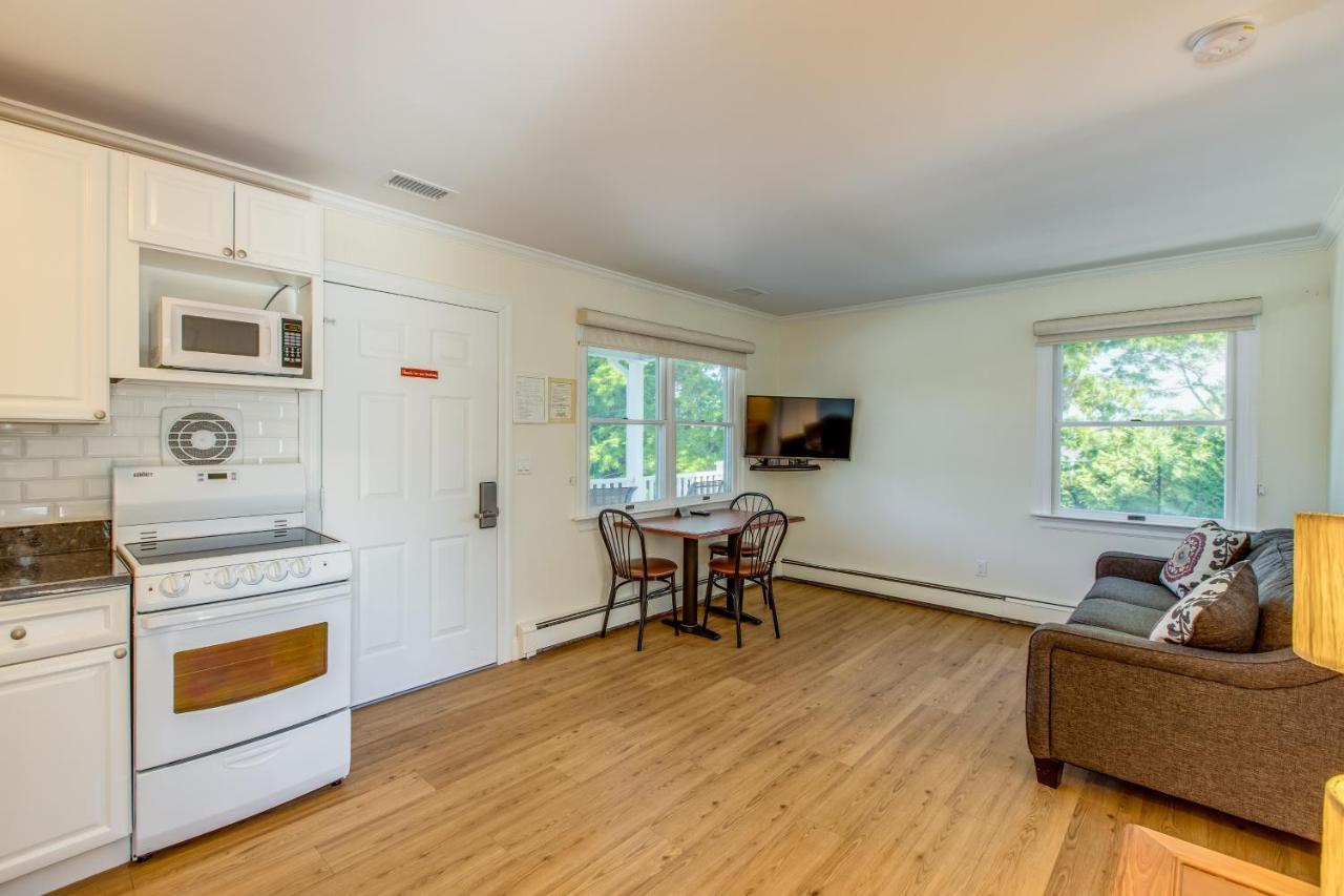 Colonial Shores Resort Hampton Bays Bagian luar foto