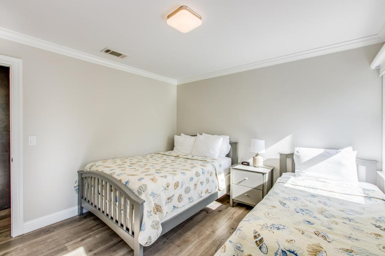Colonial Shores Resort Hampton Bays Bagian luar foto
