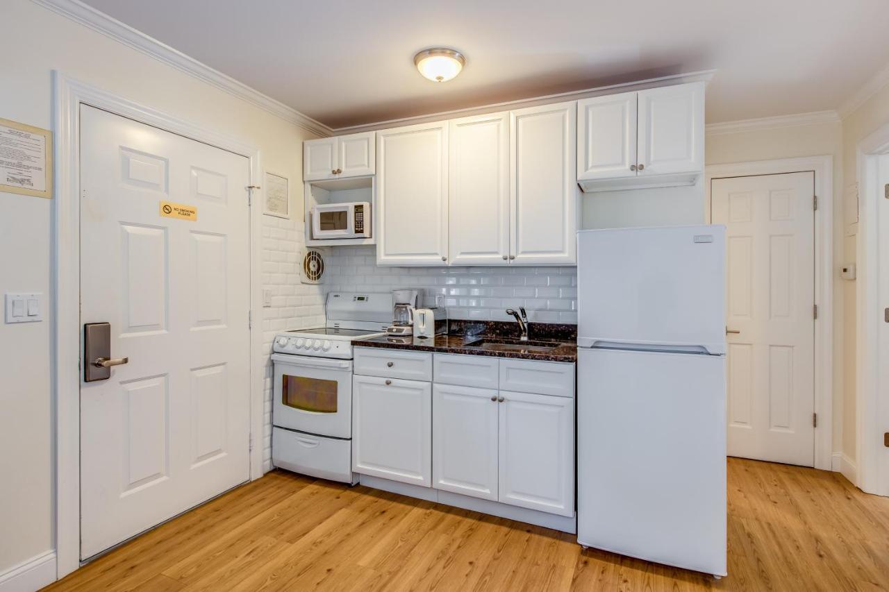 Colonial Shores Resort Hampton Bays Bagian luar foto