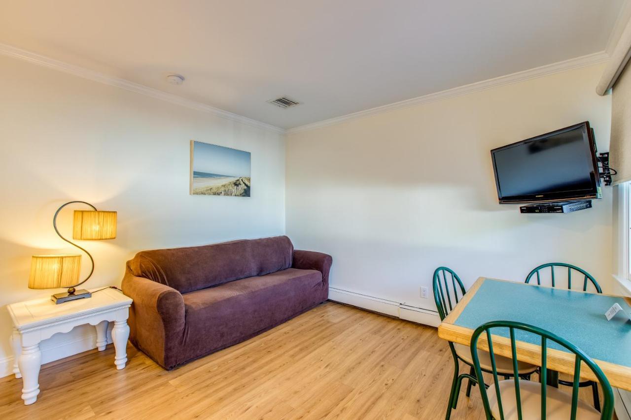 Colonial Shores Resort Hampton Bays Bagian luar foto
