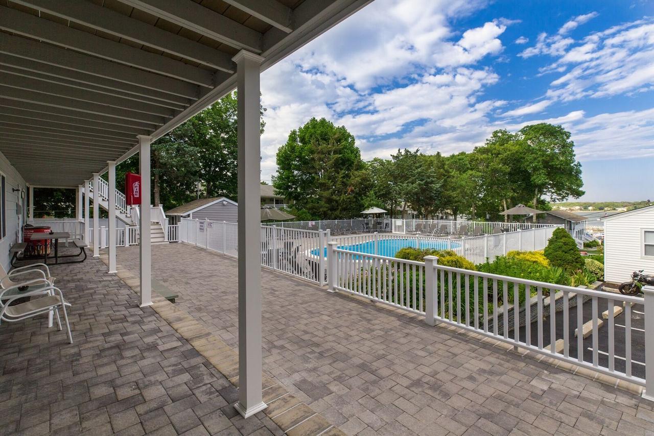 Colonial Shores Resort Hampton Bays Bagian luar foto