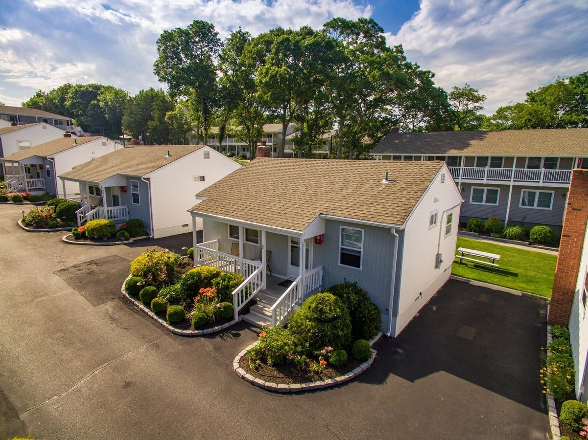 Colonial Shores Resort Hampton Bays Bagian luar foto