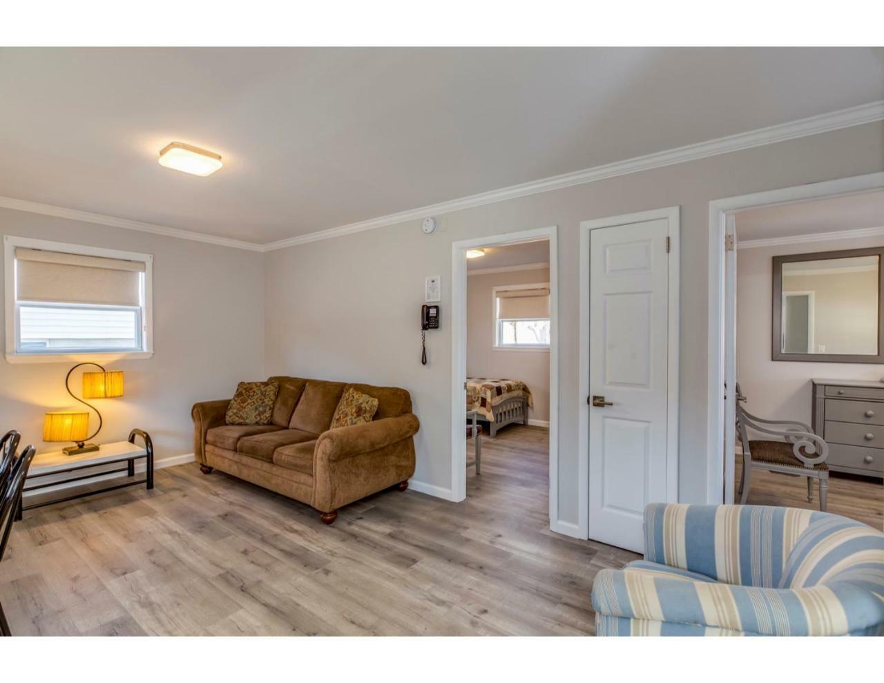 Colonial Shores Resort Hampton Bays Bagian luar foto